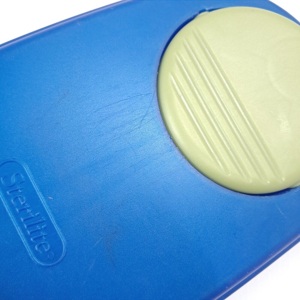 Sterilite 1 Gallon Pitcher Lid 0490 0490N2-C blue green yellow snap top PART - Picture 8 of 9